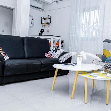Naiveli-Palm Appartement Meuble Sobre Et Chic Douala Extérieur photo
