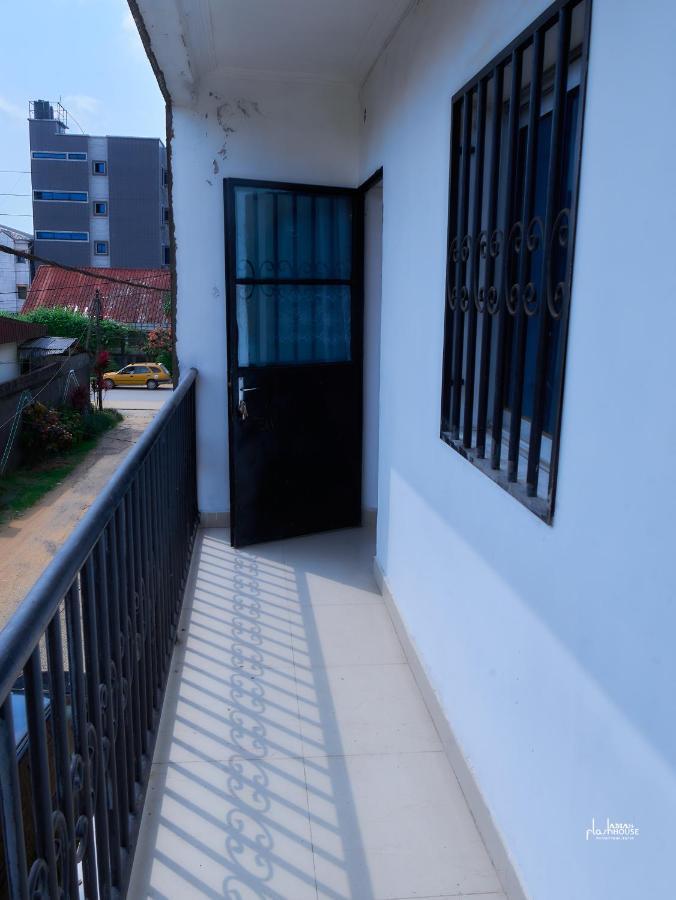 Naiveli-Palm Appartement Meuble Sobre Et Chic Douala Extérieur photo