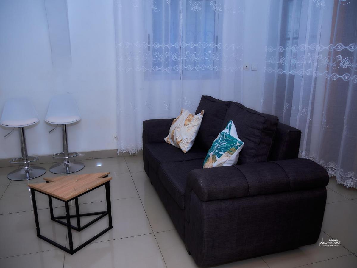 Naiveli-Palm Appartement Meuble Sobre Et Chic Douala Extérieur photo