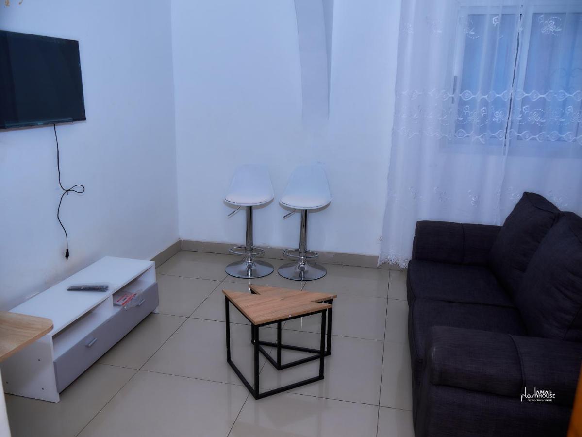 Naiveli-Palm Appartement Meuble Sobre Et Chic Douala Extérieur photo