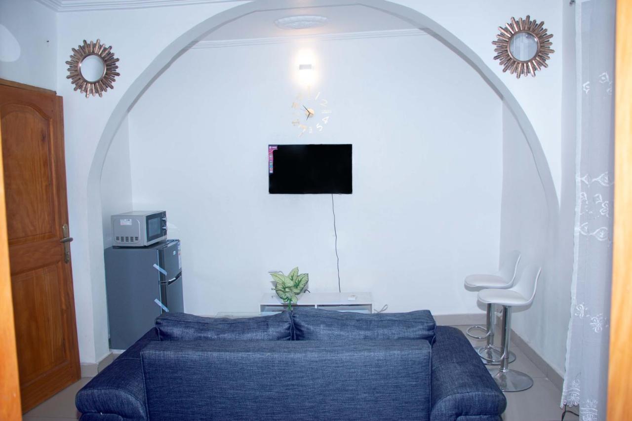 Naiveli-Palm Appartement Meuble Sobre Et Chic Douala Extérieur photo