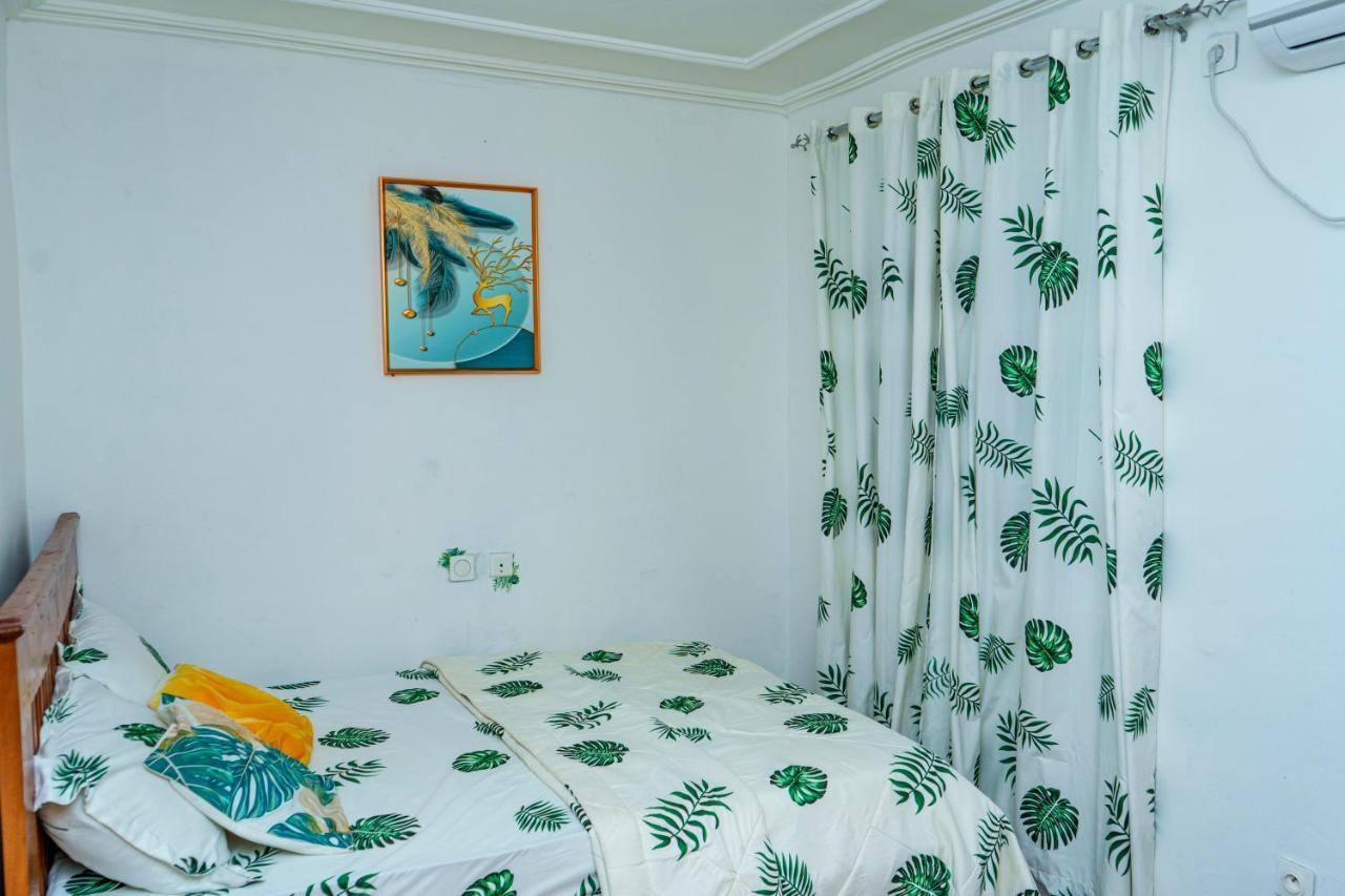 Naiveli-Palm Appartement Meuble Sobre Et Chic Douala Extérieur photo