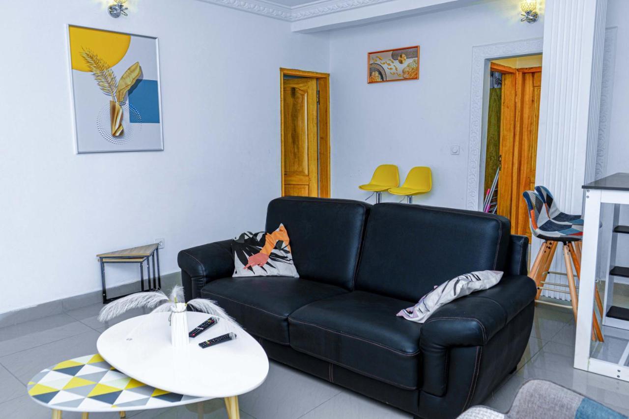 Naiveli-Palm Appartement Meuble Sobre Et Chic Douala Extérieur photo