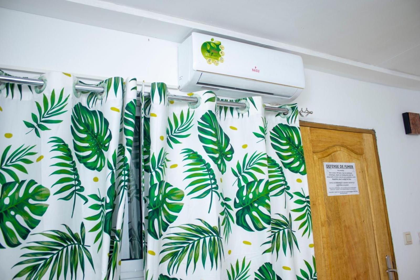 Naiveli-Palm Appartement Meuble Sobre Et Chic Douala Extérieur photo