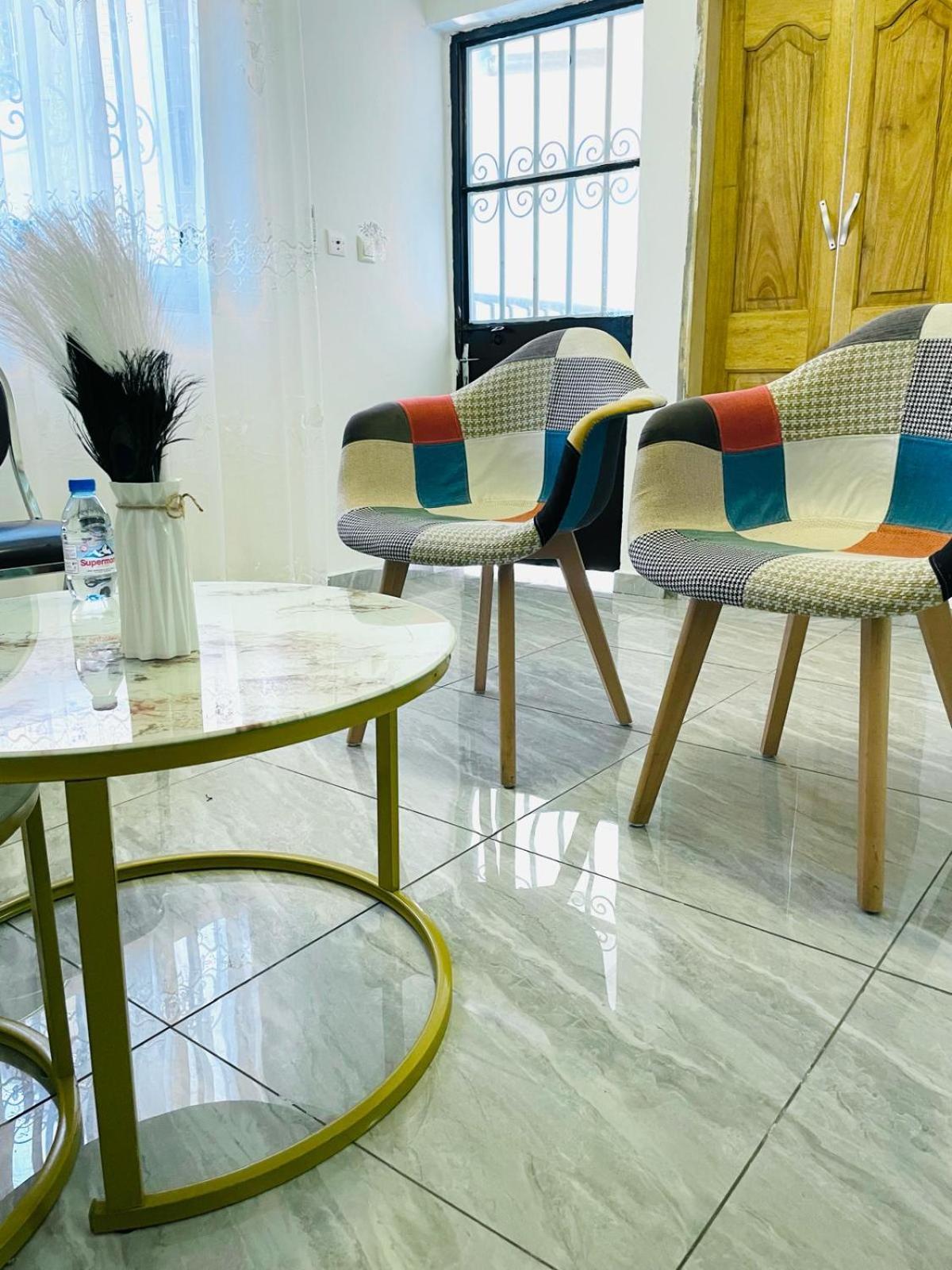 Naiveli-Palm Appartement Meuble Sobre Et Chic Douala Extérieur photo